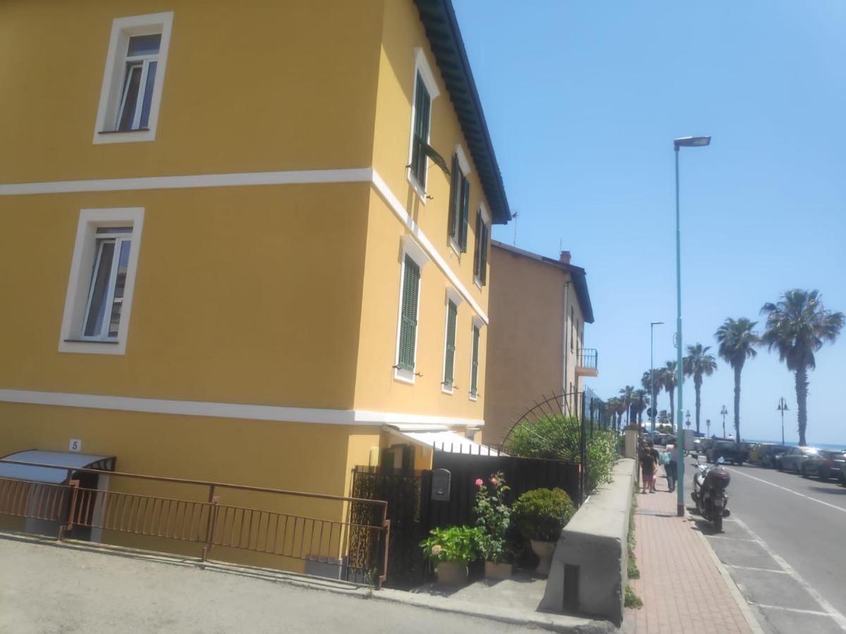 Tuffonelblu Apartment Ventimiglia Exterior foto