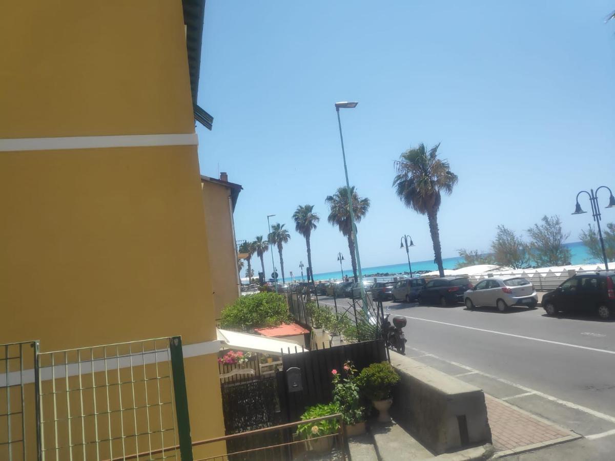 Tuffonelblu Apartment Ventimiglia Exterior foto